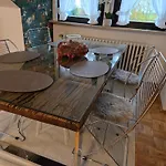 Apartman Exklusives 2 Dachstudio Mit Kamin Perfekte Lage Fuer Phantasialand Und Koeln Messe Inkl Parkplatz Und Vollausstattung *