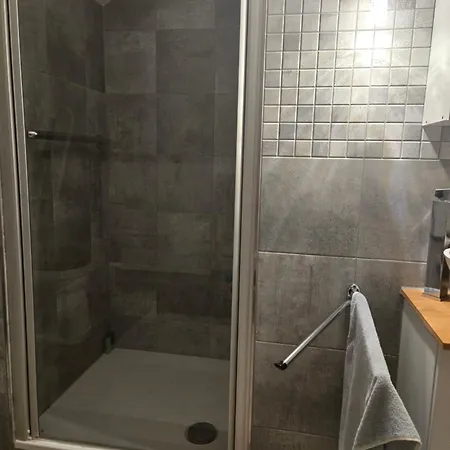 Exklusives 2 Dachstudio Mit Kamin Perfekte Lage Fuer Phantasialand Und Koeln Messe Inkl Parkplatz Und Vollausstattung Appartement