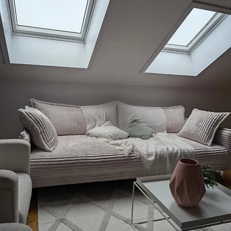 Exklusives 2 Dachstudio Mit Kamin Perfekte Lage Fuer Phantasialand Und Koeln Messe Inkl Parkplatz Und Vollausstattung