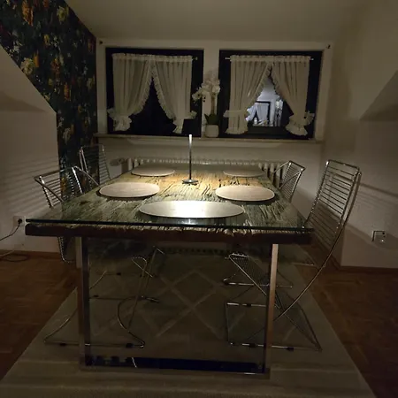 Exklusives 2 Dachstudio Mit Kamin Perfekte Lage Fuer Phantasialand Und Koeln Messe Inkl Parkplatz Und Vollausstattung Appartement Norvenich