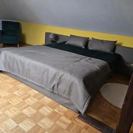 Exklusives 2 Dachstudio Mit Kamin Perfekte Lage Fuer Phantasialand Und Koeln Messe Inkl Parkplatz Und Vollausstattung * Norvenich