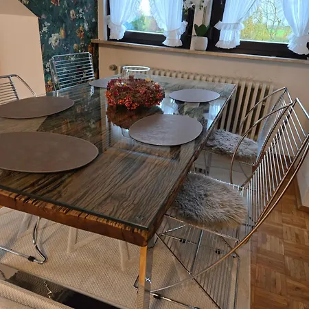 Apartment Exklusives 2 Dachstudio Mit Kamin Perfekte Lage Fuer Phantasialand Und Koeln Messe Inkl Parkplatz Und Vollausstattung *