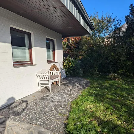 Appartement Exklusives 2 Dachstudio Mit Kamin Perfekte Lage Fuer Phantasialand Und Koeln Messe Inkl Parkplatz Und Vollausstattung