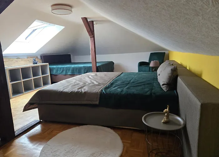 Apartman Exklusives 2 Dachstudio Mit Kamin Perfekte Lage Fuer Phantasialand Und Koeln Messe Inkl Parkplatz Und Vollausstattung *