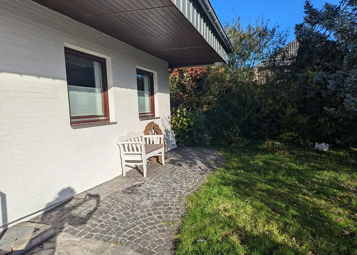 Apartament Exklusives 2 Dachstudio Mit Kamin Perfekte Lage Fuer Phantasialand Und Koeln Messe Inkl Parkplatz Und Vollausstattung